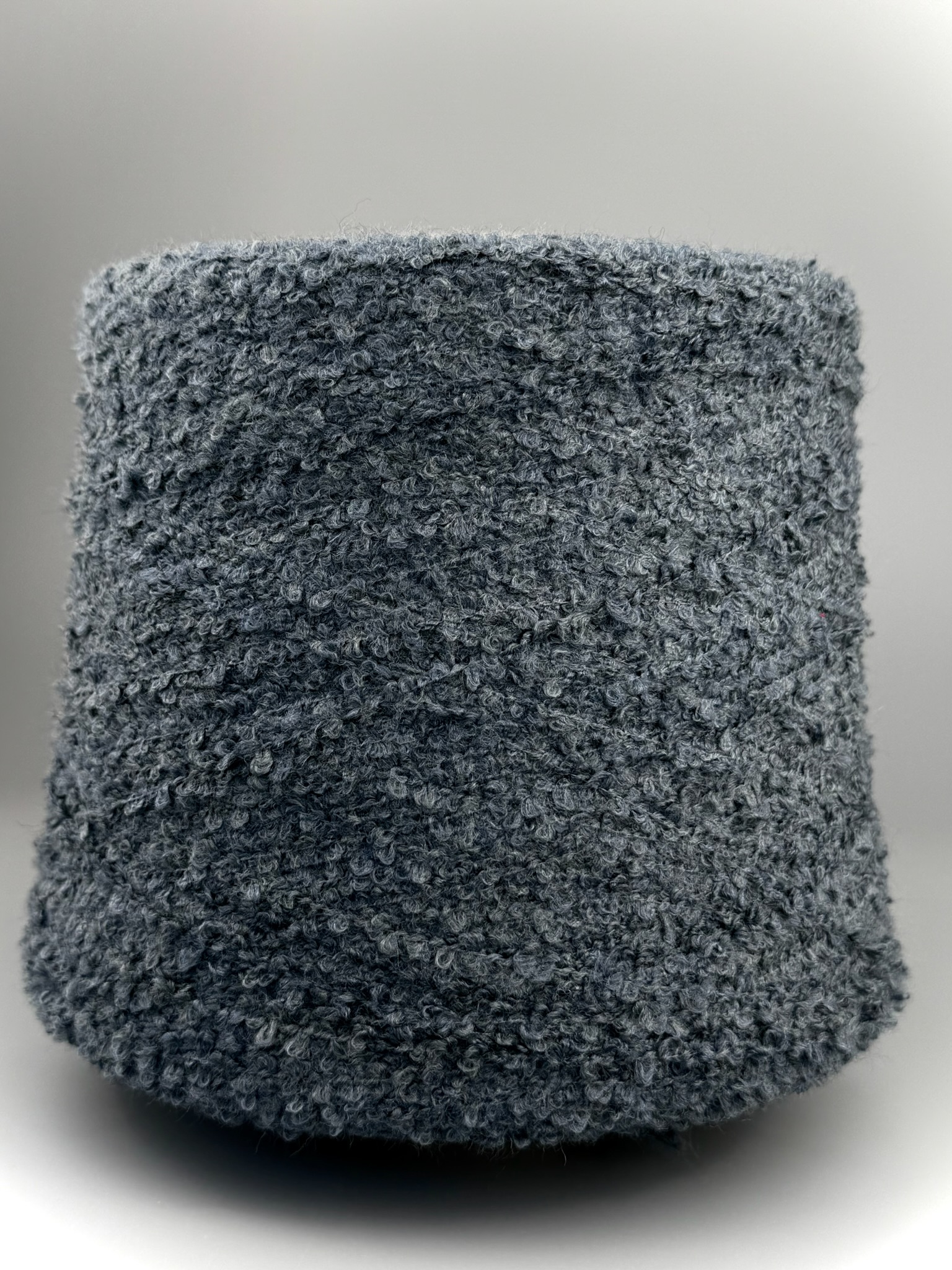 G&G Filati Bouclé 310m/100 g – Merinowolle & Seide Col. Anthrazit foto 2